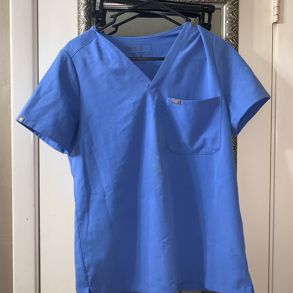 Figs scrub top.